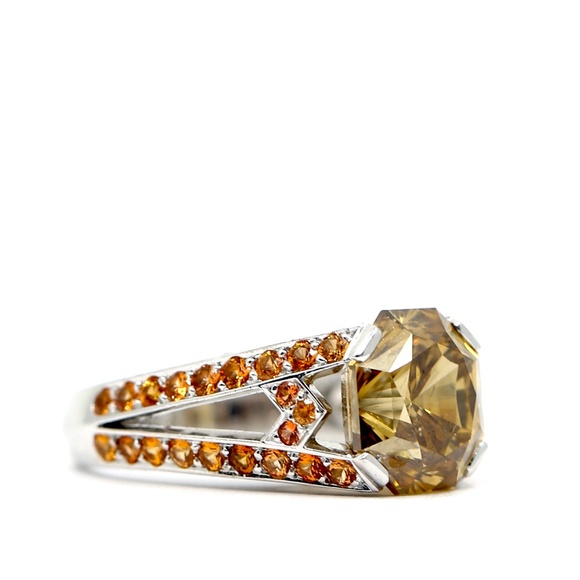 Harry Winston 5.76 Carat Diamond Engagement Ring - Picture 7 of 16